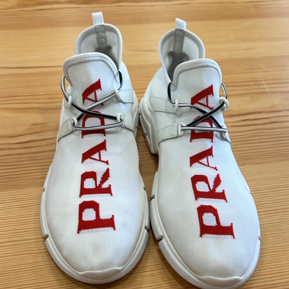 PRADA - Picture 2 of 10